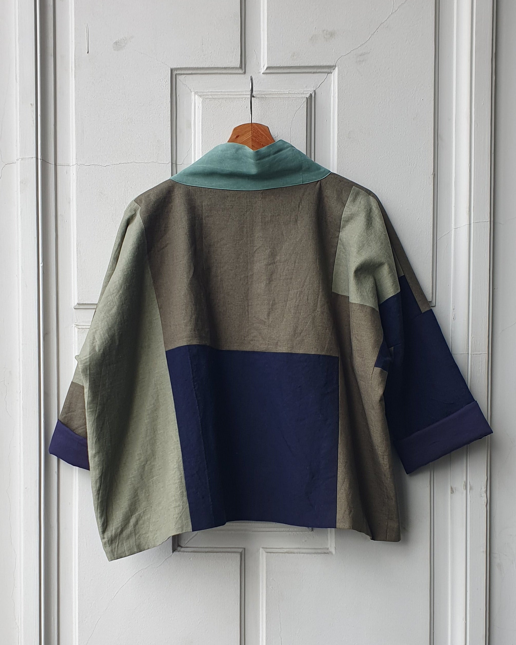Unique handcrafted patchwork Haori Kimono jacket in cotton, in colors blue and green and turquoise. Atelier Heimat patchwork, made by Kachiri Faes.